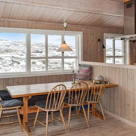 4 Bedroom Amazing In Hébergement de vacances *